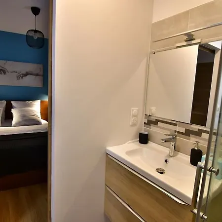 Le 46 - T2 Renove, Confortable Proche Centre-ville Apartment Montlucon